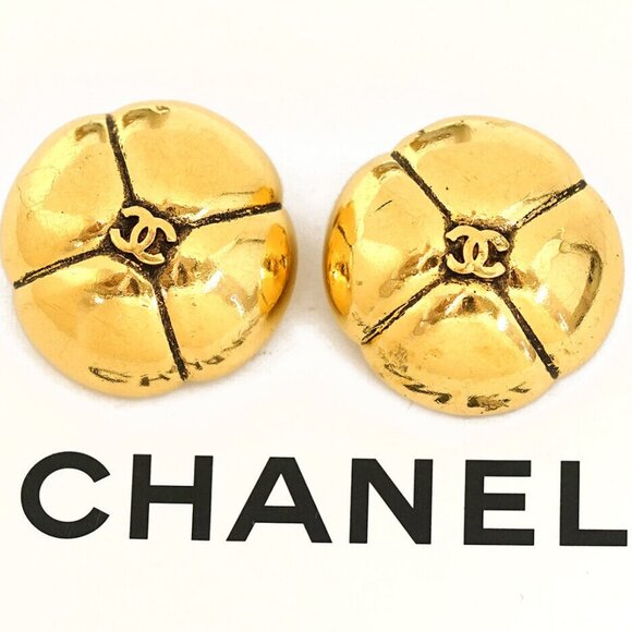 CHANEL CC Logos Vintage Clip-On Earrings Gold Tone Auth h1132-7 - Picture 1 of 5